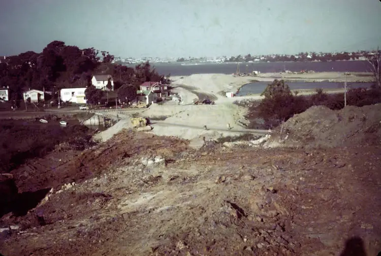 Building the Onewa Road interchange.