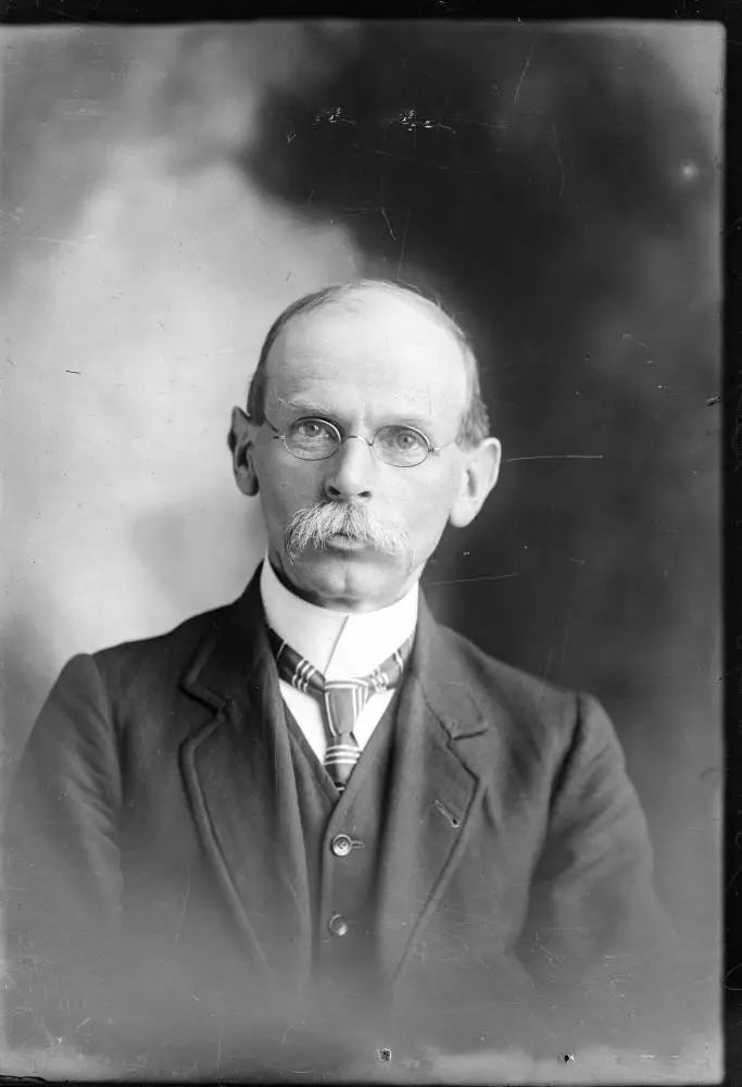 Mr Sharp, 1911