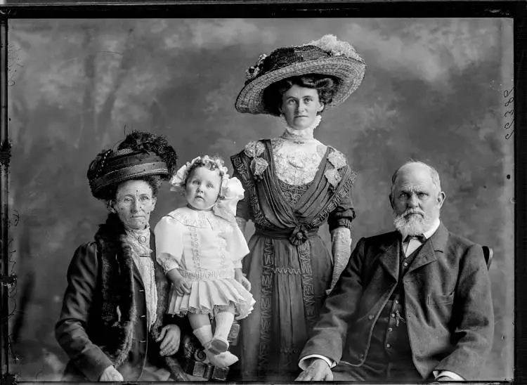 Morris family, 1911