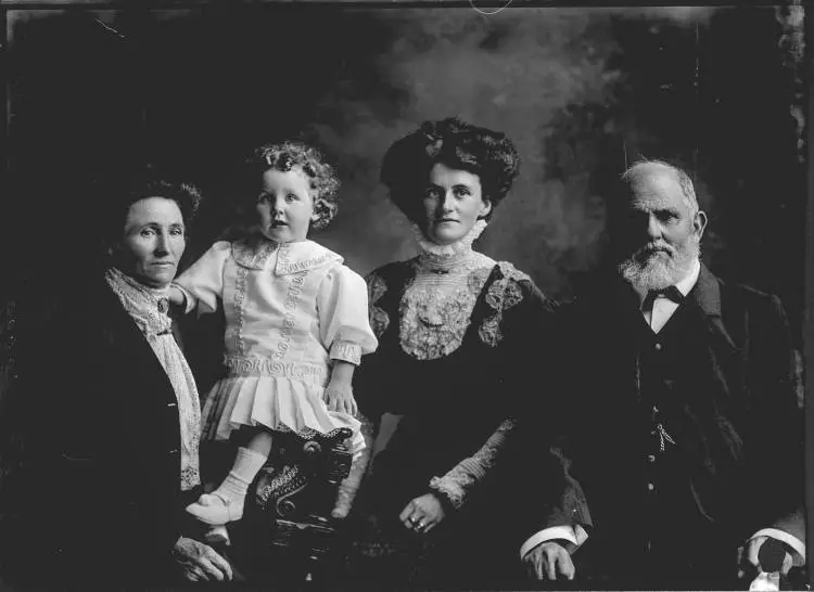 Morris family, 1911