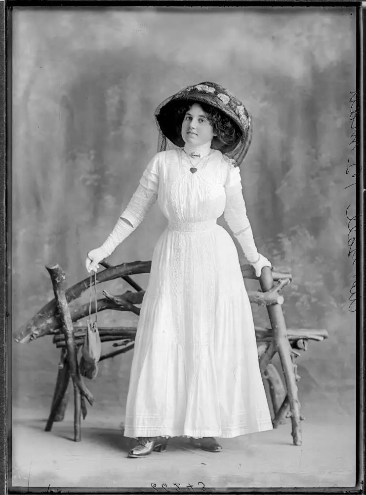 Miss Gall, 1911