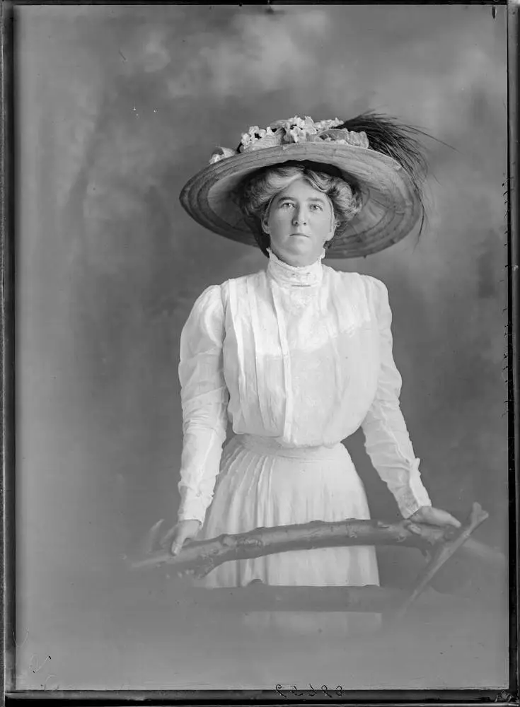 Mrs Walker, 1911