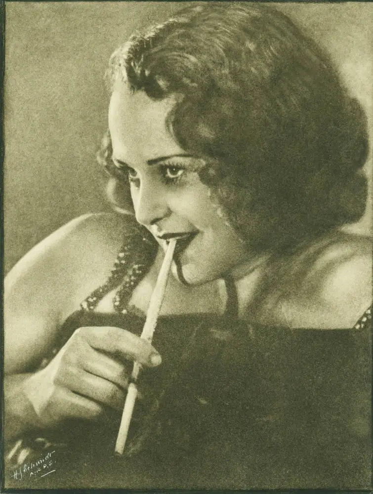 La Cigarette, 1934