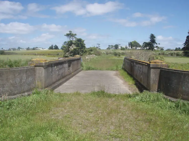 Bridge to nowhere, Wiri, 2009