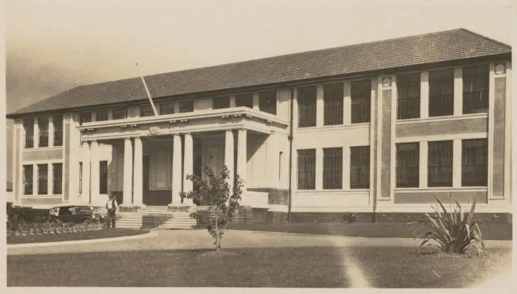 St Cuthbert's College, Market Road, Epsom