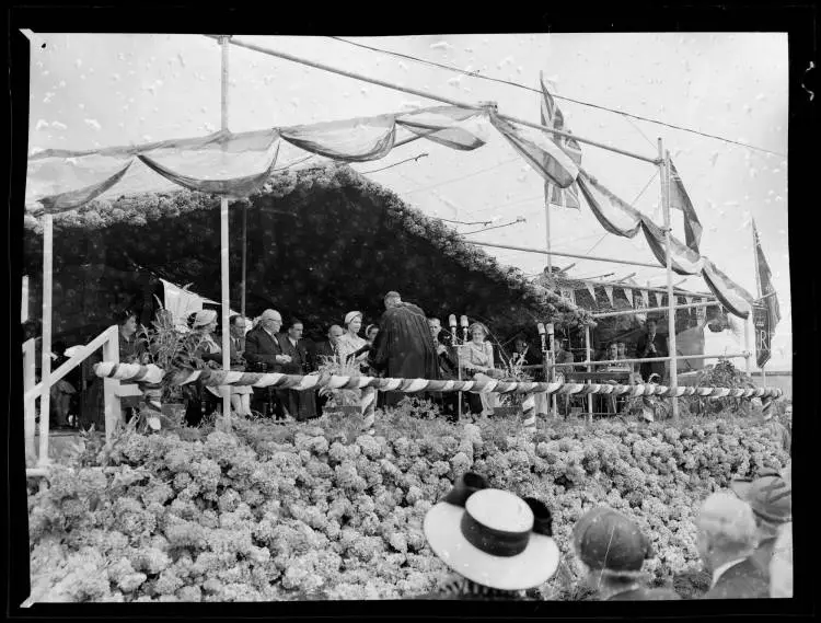 Queen Elizabeth II in Greymouth, 1954