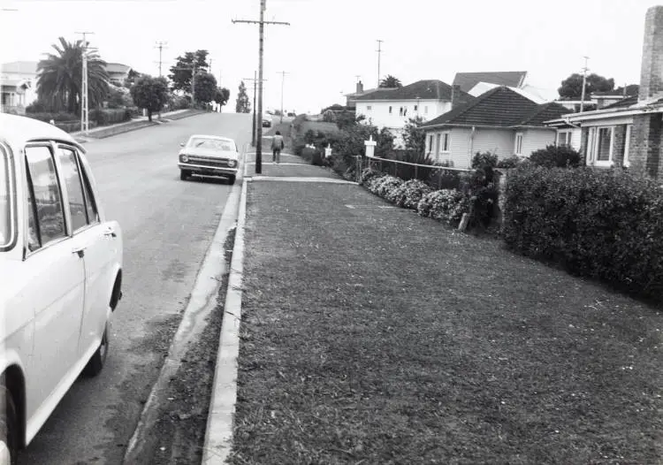 'No footpaths spell danger', Papatoetoe, 1970