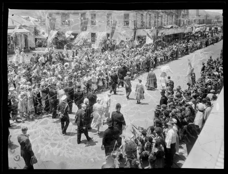 Civic Reception for Queen Elizabeth II at Waitangi Treaty Grounds, 1953