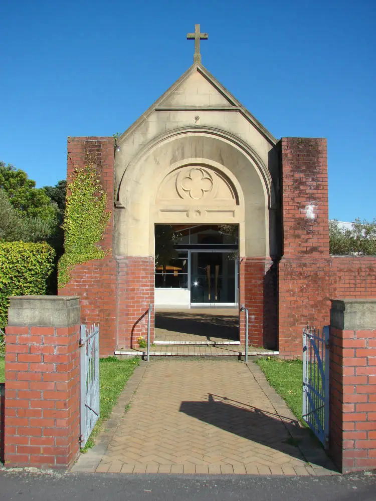 Sacred Heart Catholic Church, entrance, Petone, 2014