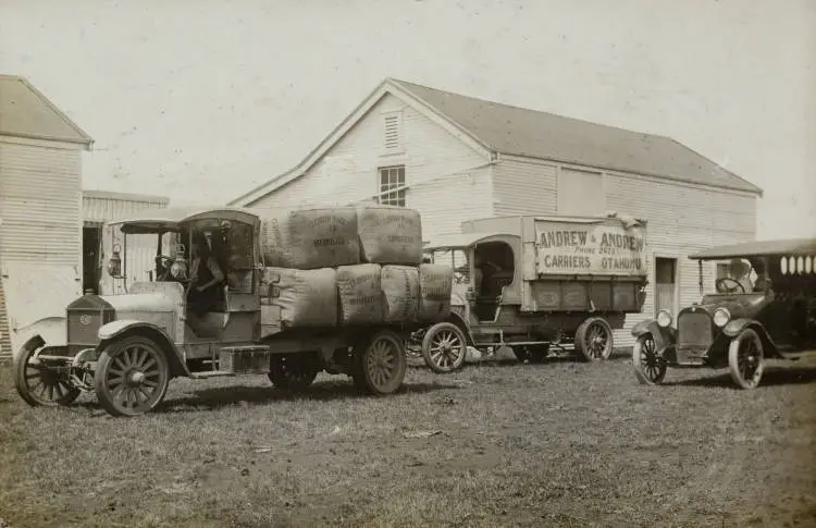 Lorry with wool bales, Papatoetoe, 1924.