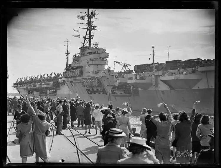 Departure of HMS Glory, Princes Wharf, 1946