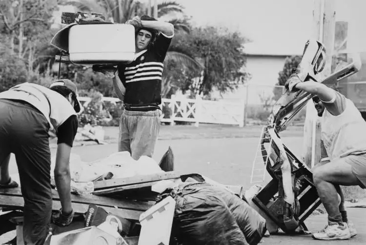 Rubbish collection, Māngere, 1995