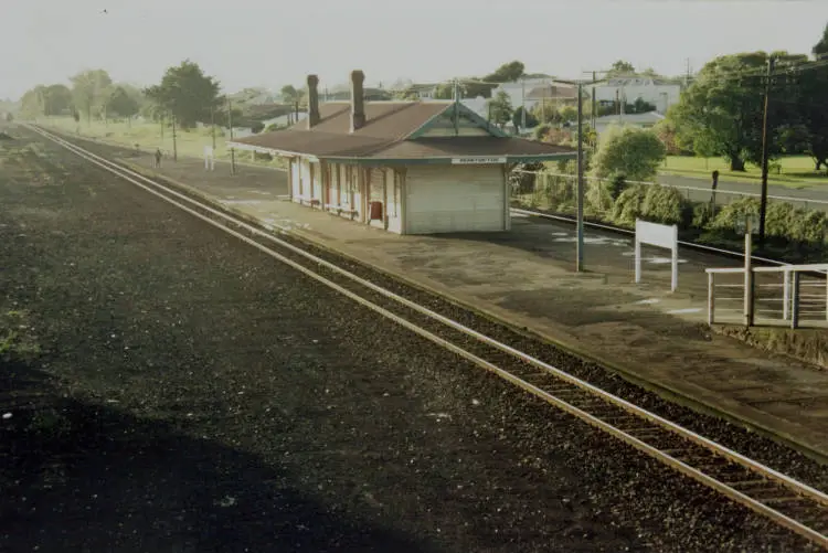 The old Papatoetoe railway station, 1999.