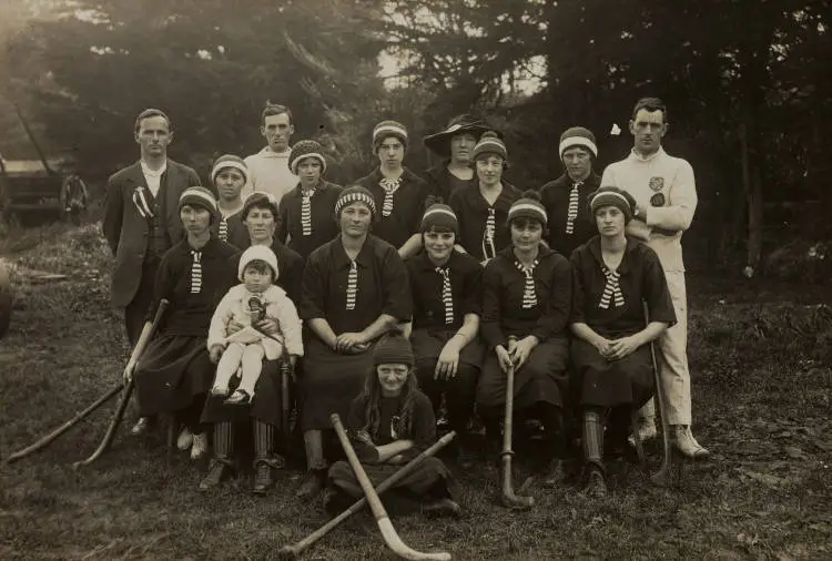 Women's hockey team, Waiuku, 1921