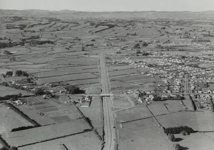 Aerial view of the southern motorway, Papatoetoe, 1956