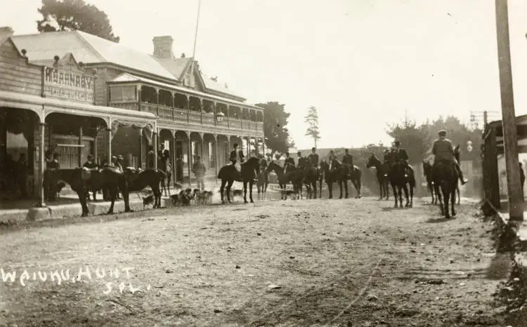 The hunt at Waiuku, ca 1910