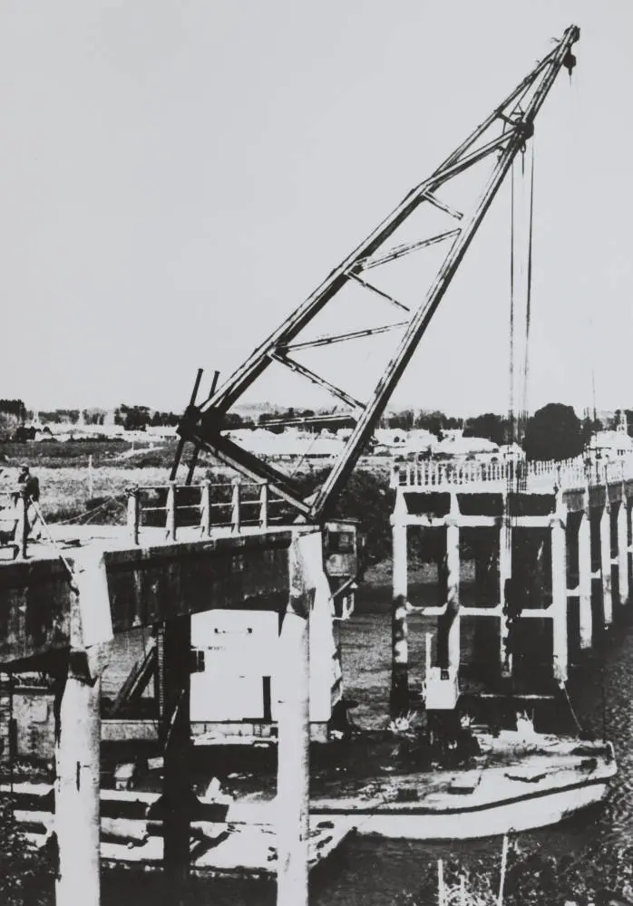 Demolition of the second Panmure Bridge, 1963