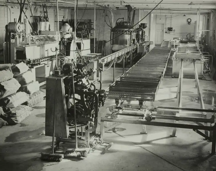 Interior view, Waitemata Brewery, Ōtāhuhu, ca 1929