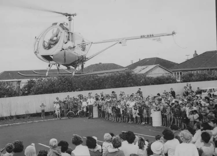Santa arrives by helicopter, Papatoetoe, 1967