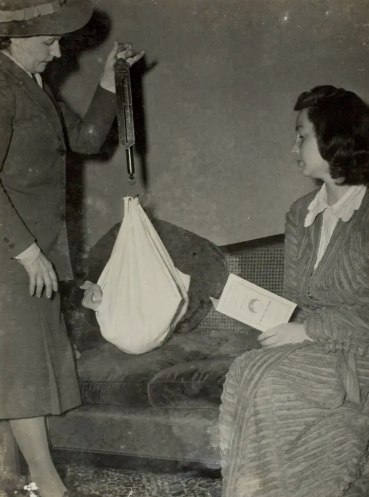 The Plunket nurse calls, Auckland, 1947