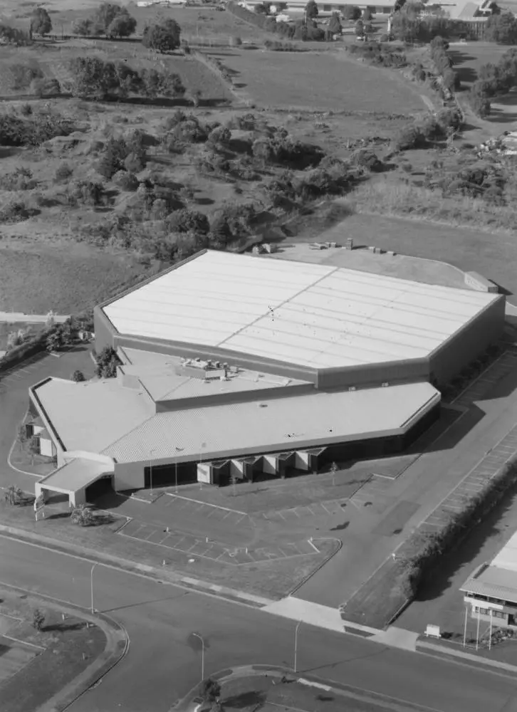 Amway building, East Tamaki, 1994.