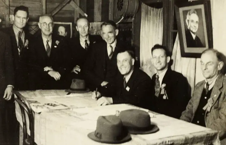 Election night, Ōtāhuhu, 1946.