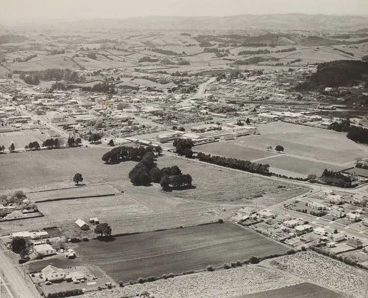 Aerial view of Pukekohe, 1962