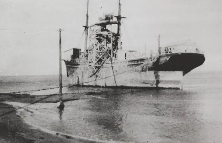 The 'Guy C. Goss' at Wharekawa, ca 1932.