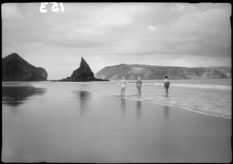 Ninepin Rock, Whatipu, 1959