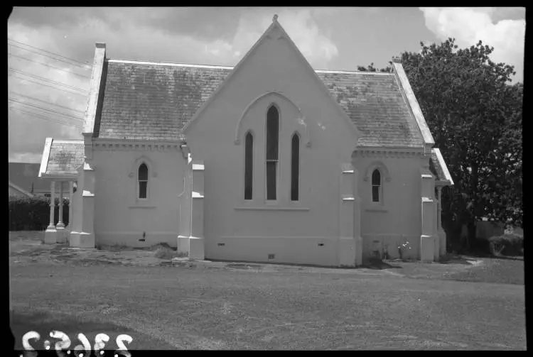 Chapel of Faith in the Oaks, Waikumete Cemetery.
