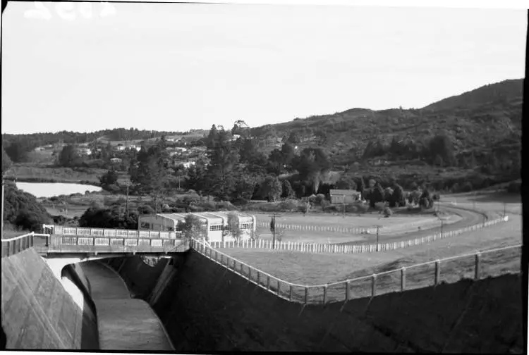 Lower Nihotupu Dam over Parau.