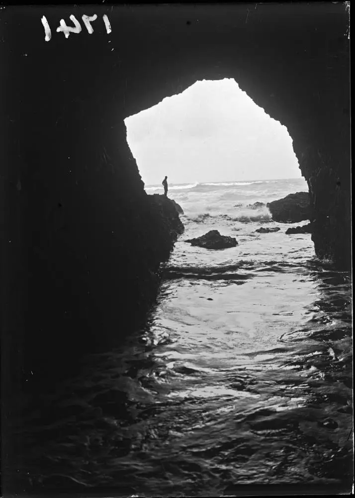 Keyhole rock opening, Rabbit Island.