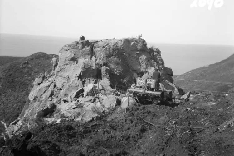 Construction work on Piha Road.