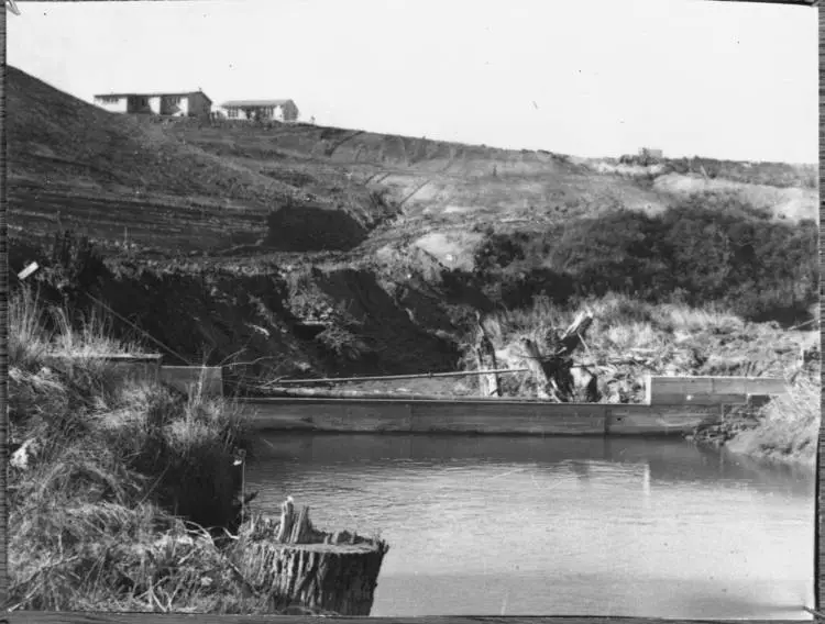 Construction of Lower Nihotupu Dam.