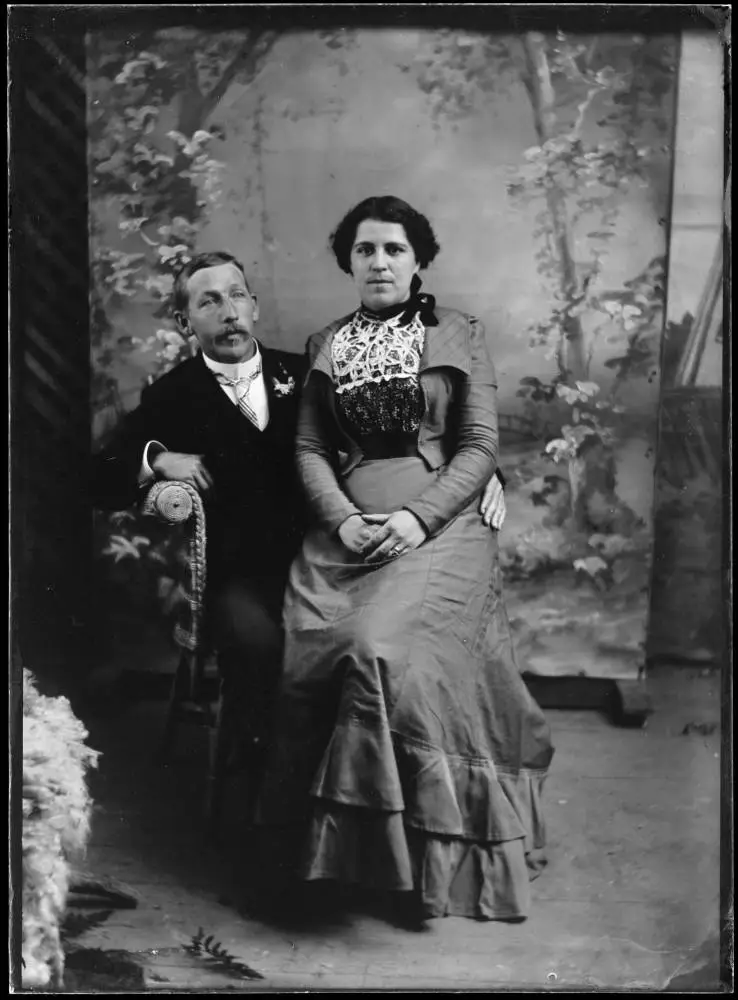 Ernie and Annie, 1903