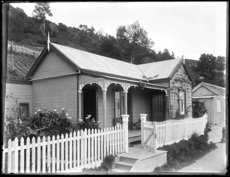Lester's house