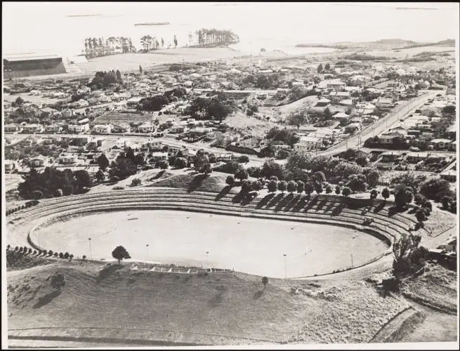Aerial view of Sturges Park, Ōtāhuhu, 1949