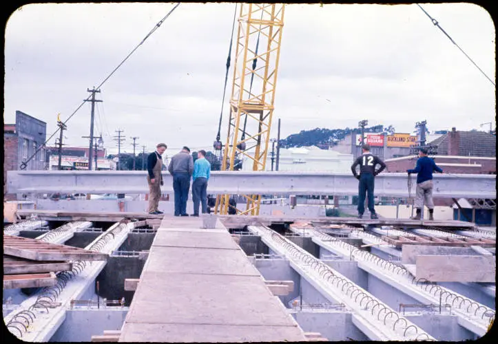Gladstone (Carrington) Road overbridge construction