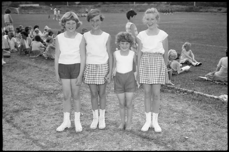 Marching girls competition, 1959