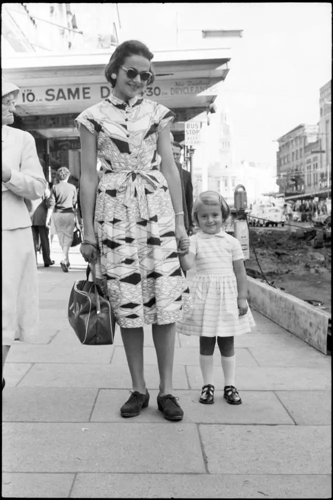 Street photo, Queen Street, Auckland, 1960