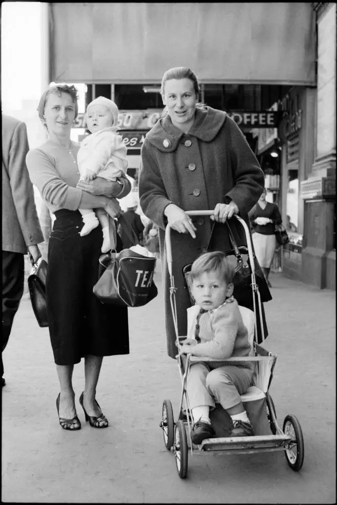 Street photo, Queen Street, Auckland, 1960