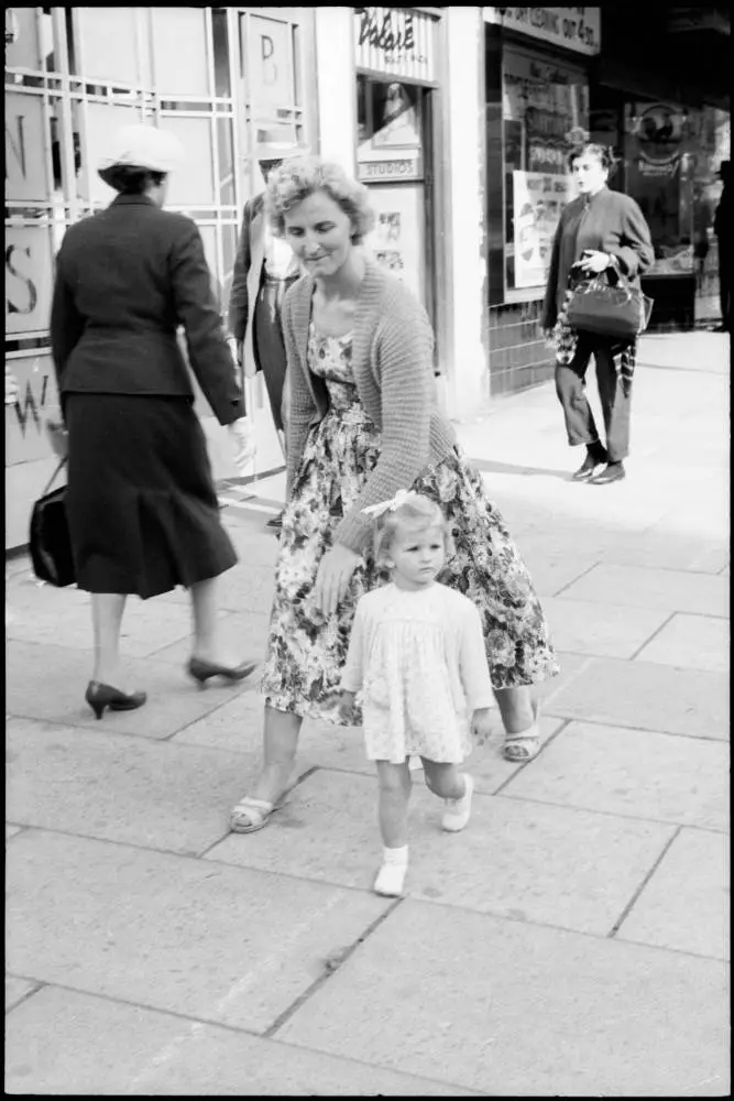 Street photo, Queen Street, Auckland, 1960