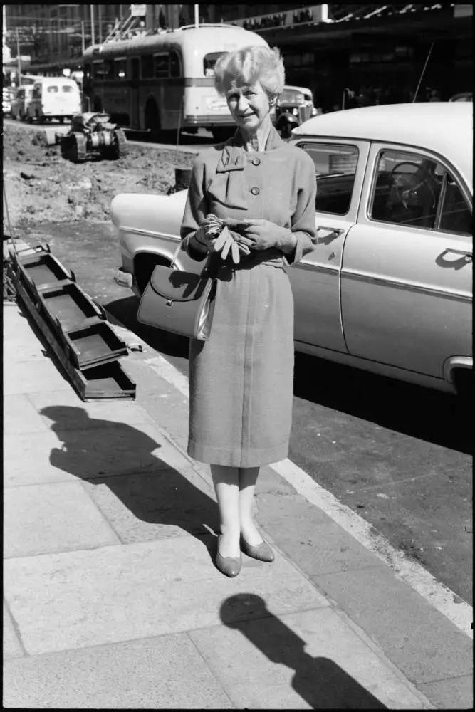 Street photo, Queen Street, Auckland, 1960