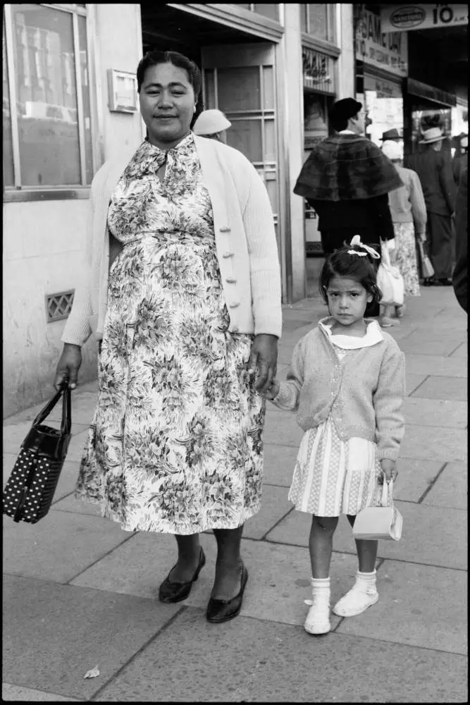 Street photo, Queen Street, Auckland, 1960