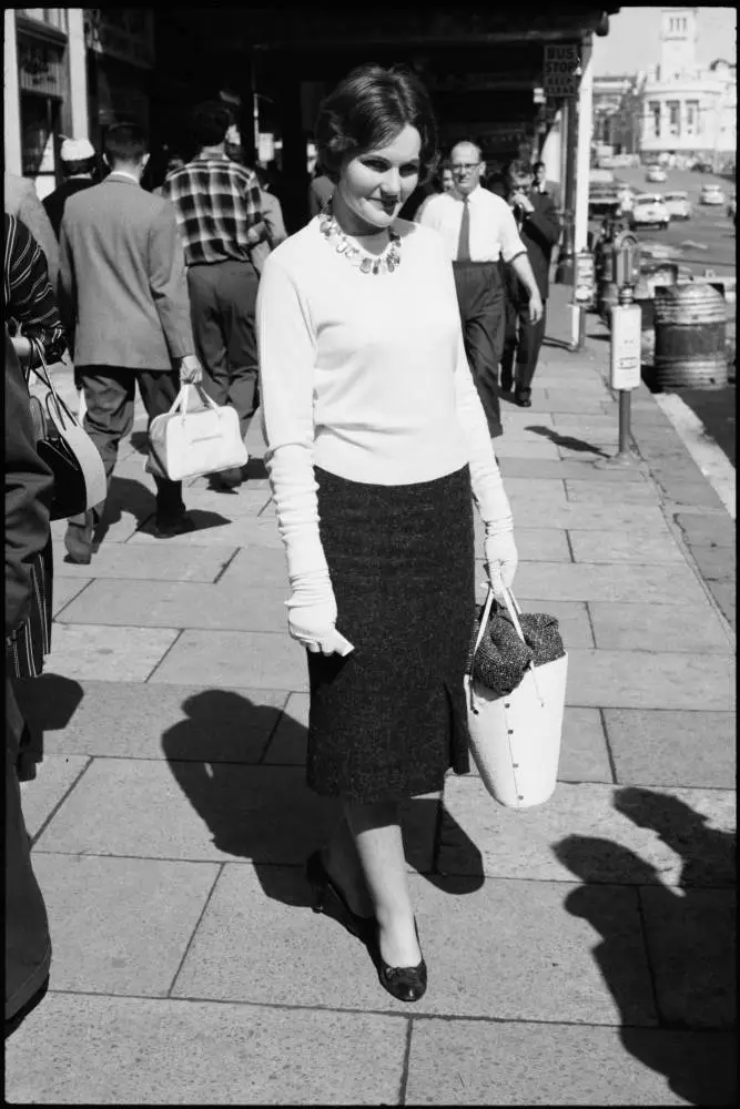 Street photo, Queen Street, Auckland, 1960