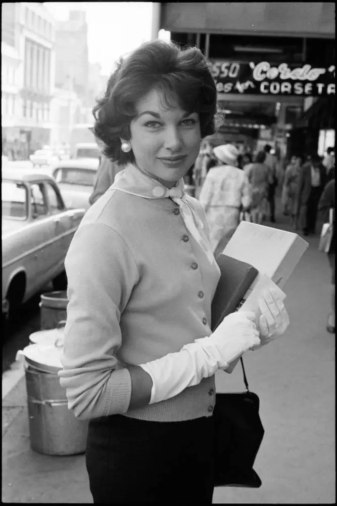 Street photo, Queen Street, Auckland, 1960