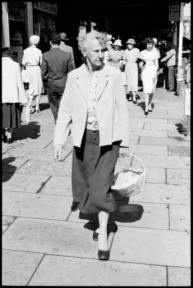 Street photo, Queen Street, Auckland, 1960