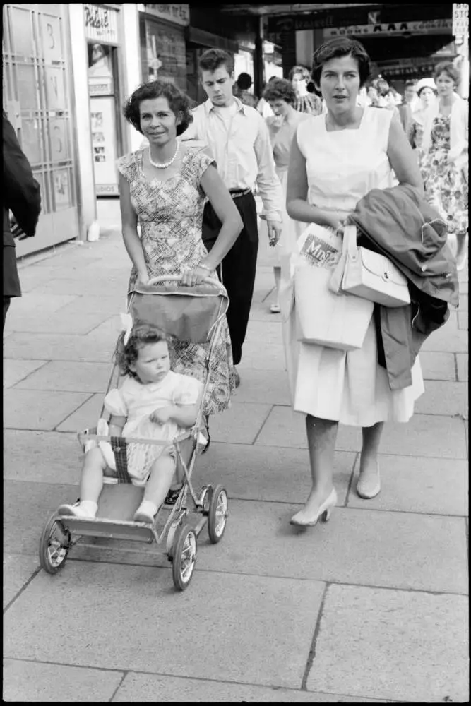 Street photo, Queen Street, Auckland, 1960