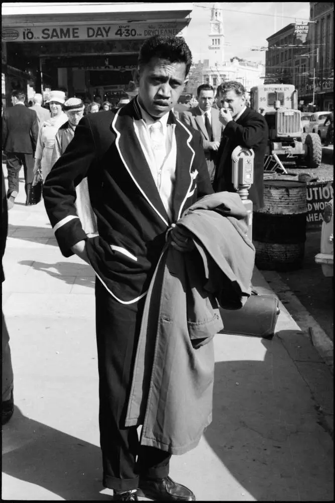 Street photo, Queen Street, Auckland, 1960