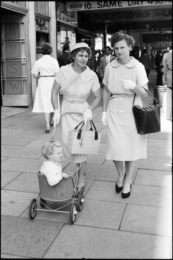 Street photo, Queen Street, Auckland, 1960